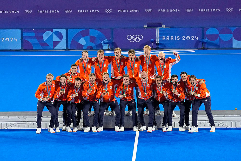 | Photo: AP/Aijaz Rahi : Men's field hockey gold medal winners of Netherlands